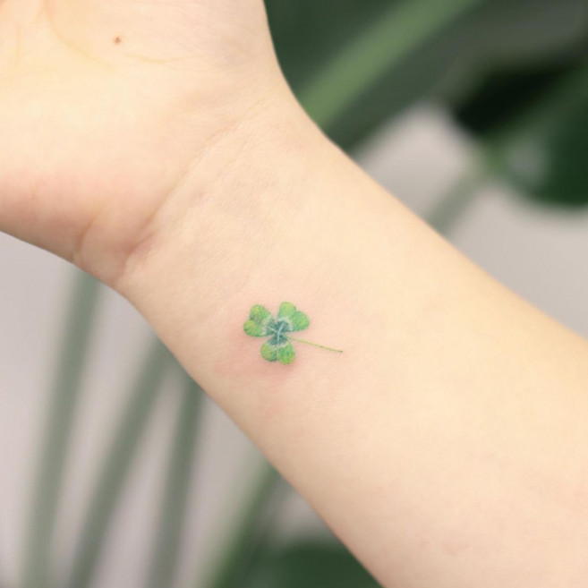 4 leaf clover tattoo, small tattoos on wrist