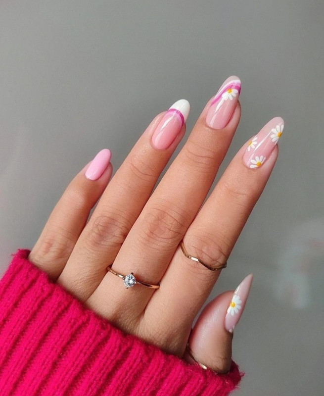 50 The Cutest Spring Nails Ever : Pink and White Nails with Daisies