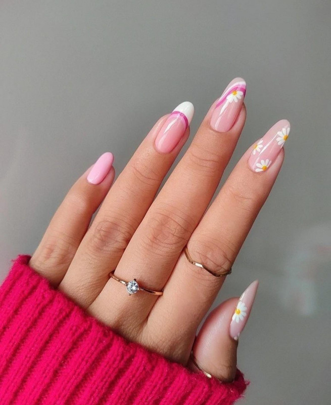 spring nails 2022, spring nail ideas, pastel nails, floral nails, flower nail designs 2022, daisy nails, french tip nails, colored french tip nails