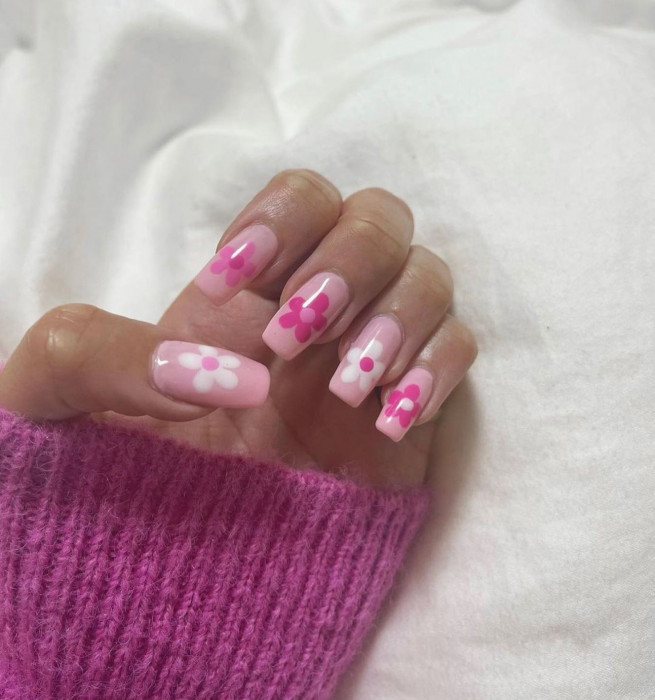 50 Trendy Pink Nails That’re Perfect For Spring :  Gradient Pink Flower Baby Pink Nails