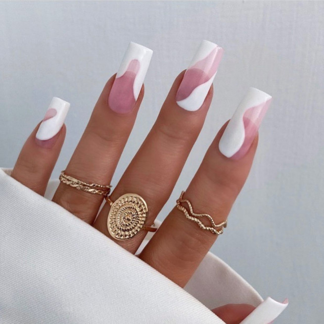 50 The Cutest Spring Nails Ever : White Swirl Nails