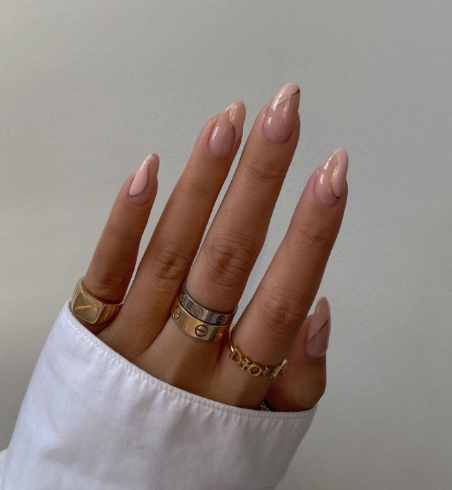 40 The Chicest Nail Art That You Need To Try Out : Nude Abstract Nail Art