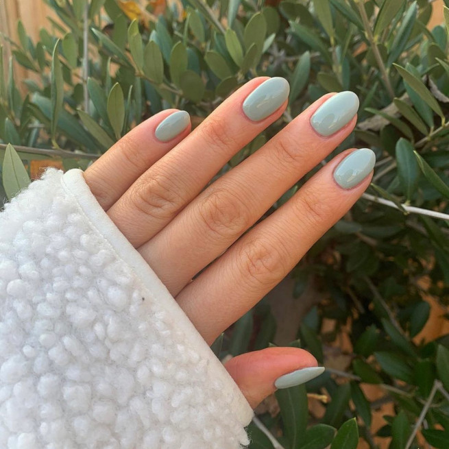 50 The Cutest Spring Nails Ever: Simple Sage Green Short Nails