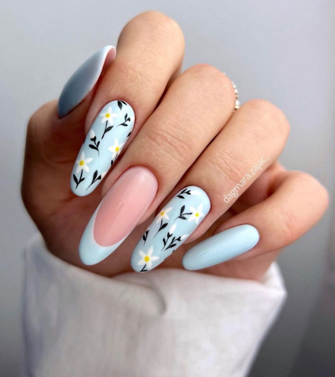 50 The Cutest Spring Nails Ever : Blue French Tip & Daisy Blue Almond Nails