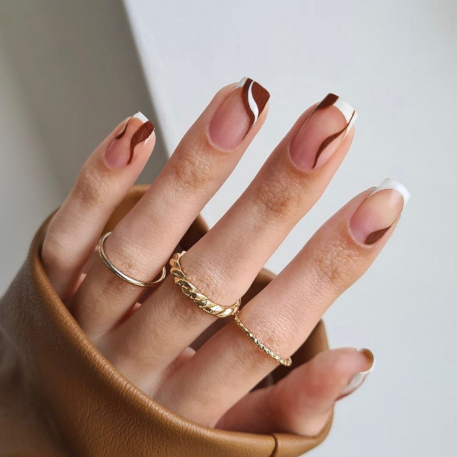 40 The Chicest Nail Art That You Need To Try Out : Brown and White Abstract Short Nail Art