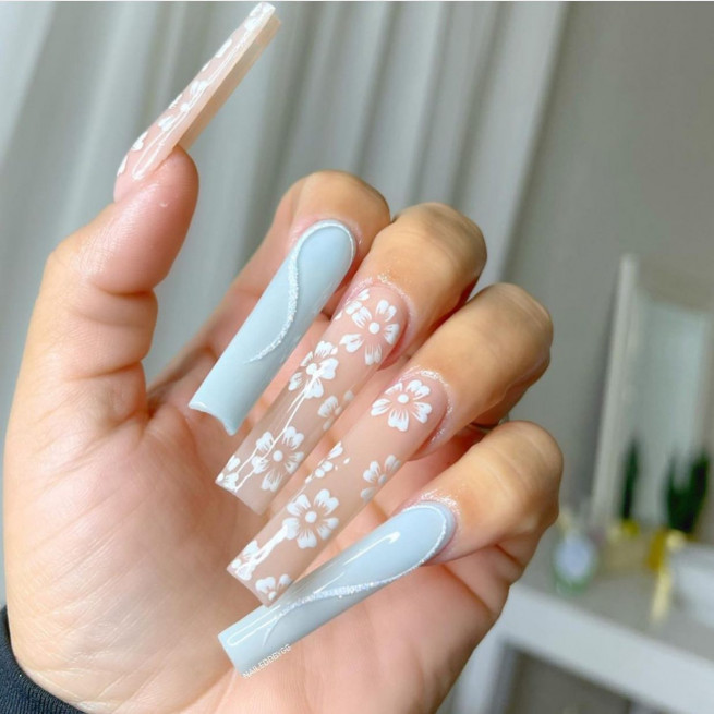 50 The Cutest Spring Nails Ever : Baby Blue & Nude Nails with Flowers