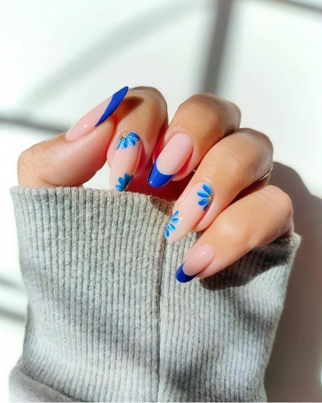 50 The Cutest Spring Nails Ever : Blue Flower and French Tip Nails