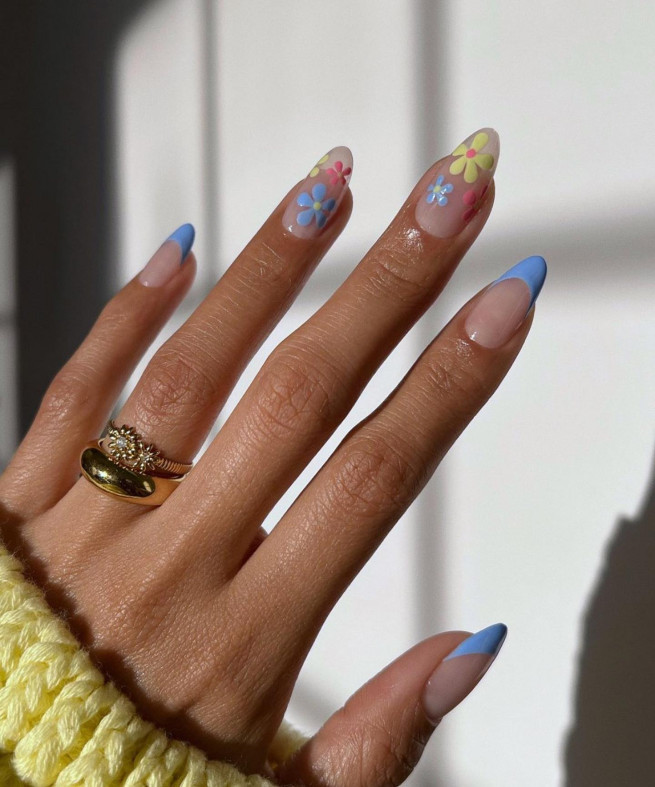 40 The Chicest Nail Art That You Need To Try Out : Blue and Yellow Nail Art