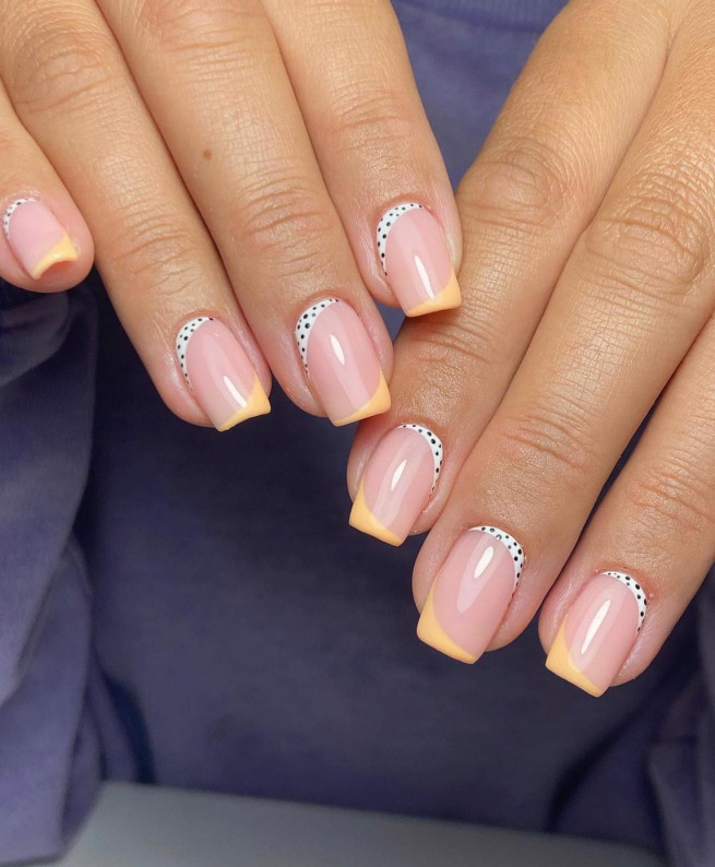 clear base nails, trendy nails, nail art designs, nail ideas 2022, chic nail art, nail designs 2022, clear nail with colors, nude color nails, neutral color nail designs, nail art trends 2022