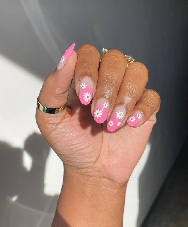 50 Trendy Pink Nails That’re Perfect For Spring : Ombre Pink French Tip Nails with Daisies