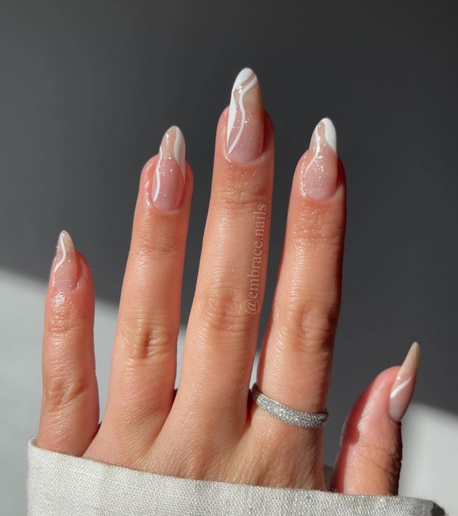 40 The Chicest Nail Art That You Need To Try Out : White Swirl Subtle Nail Art