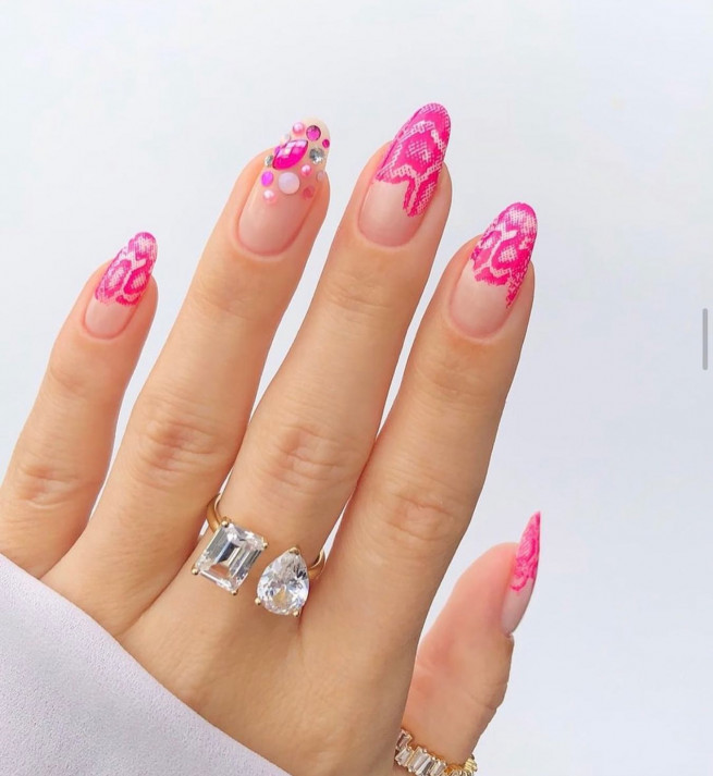 pink snake print tip nails, trendy nails, nail art designs, nail ideas 2022, chic nail art, nail designs 2022, clear nail with colors, nude color nails, neutral color nail designs, nail art trends 2022