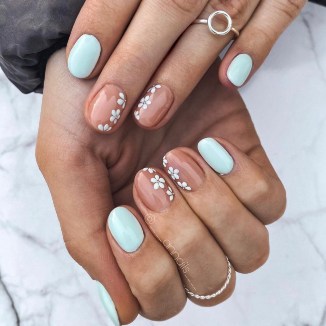 50 The Cutest Spring Nails Ever : Light Blue Nails with Flowers