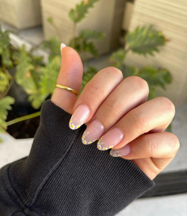 40 The Chicest Nail Art That You Need To Try Out : Flower French Tip Nail Art