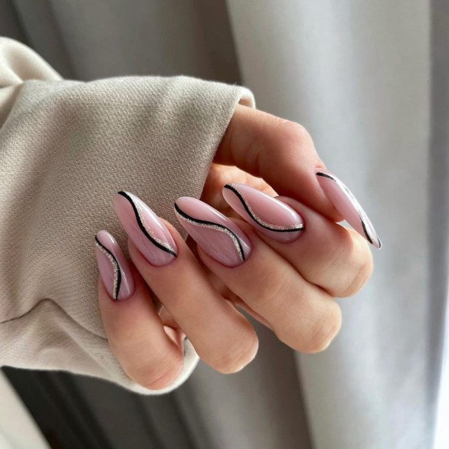 40 The Chicest Nail Art That You Need To Try Out : Black and Glitter Swirl Nail Art