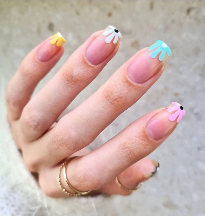 40 The Most Beautiful Easter Nails : Flower French Tip Clear Base Nails