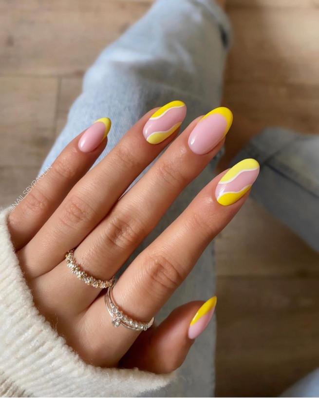 40 The most beautiful Easter nails : Yellow Negative Space & French Tip Nail Art
