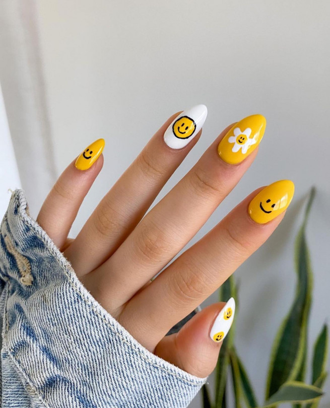 40 Cutest Summer Nail Designs in 2022 : Daisy & Smiley Face White & Yellow Nails