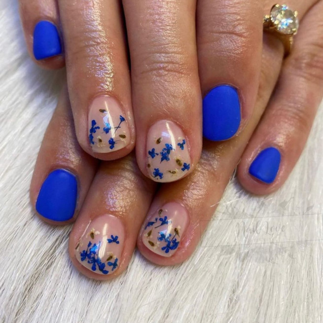 40 Gorgeous Royal Blue Nail Designs : Dried Flower & Matte Royal Blue Nails