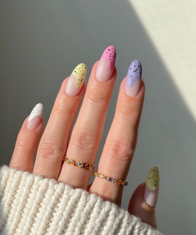 40 The Most Beautiful Easter Nails : Abstract Speckled Egg French Tip Nail Art