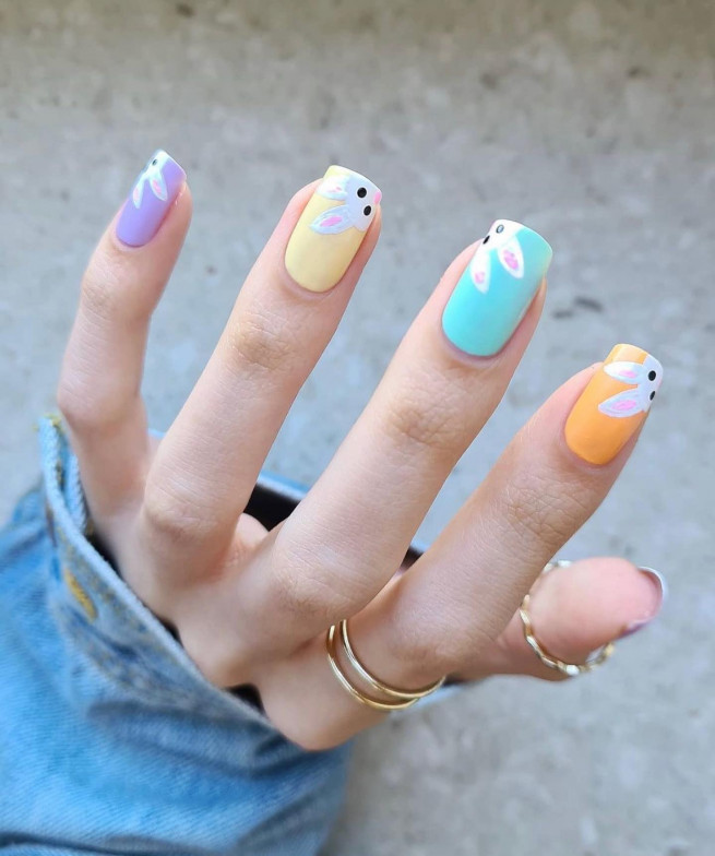 40 The most beautiful Easter nails : Bunny Side French Tip Paste Nails