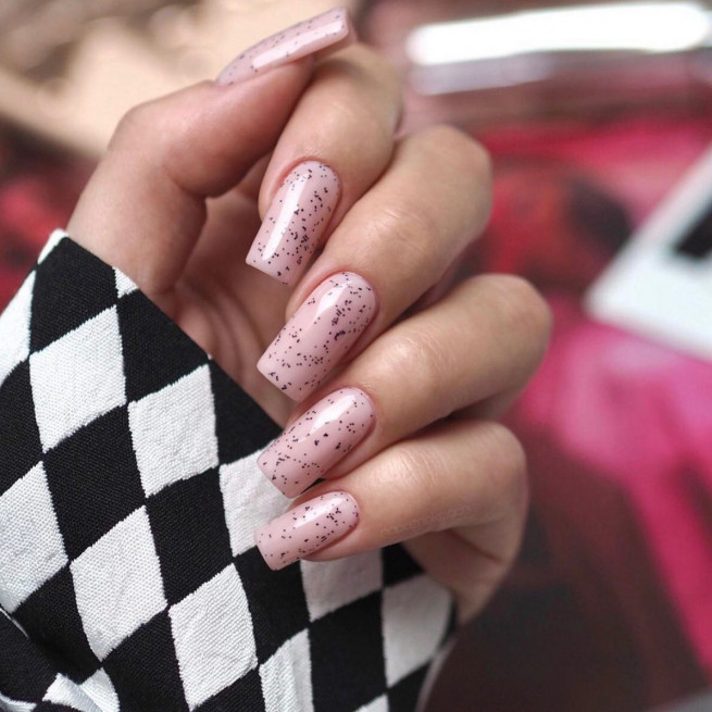 40 The Most Beautiful Easter Nails : Speckled Egg Nude Pink Nails