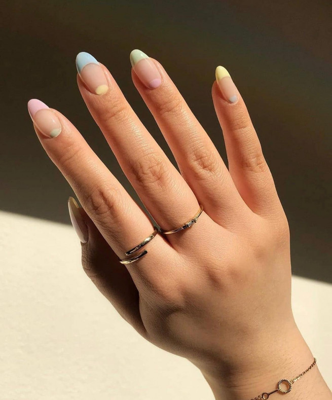 40 The most beautiful Easter nails : Pastel Half Moon & French Tip Nail Art