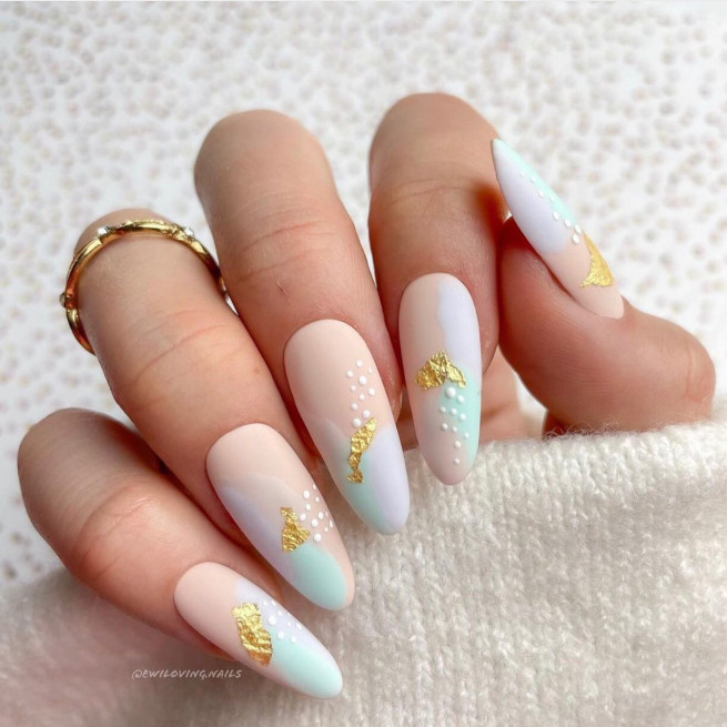 40 The Most Beautiful Easter Nails : Soft Pastel Nail Art with Gold Flakes