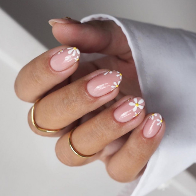50 Pretty Floral Nail Designs : Pretty Daisy Tip Nude Base Nails