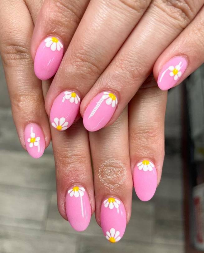 50 Pretty Floral Nail Designs : Daisy Pink Nail Colour