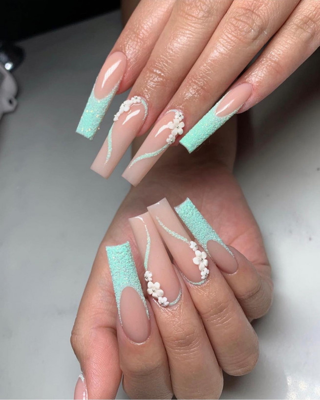 40 Cute Acrylic Nails To Wear This Spring : Textured Green and Nude Nail Art
