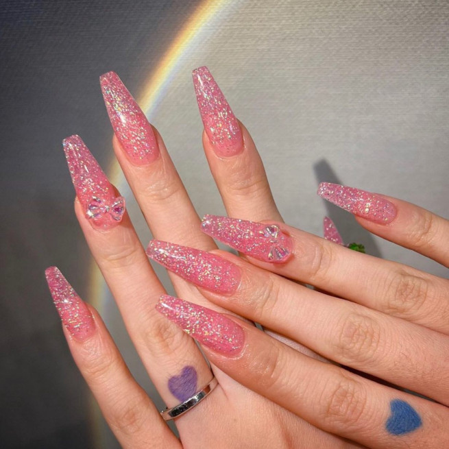 40 Cute Acrylic Nails To Wear This Spring : Shimmery Pink Jelly Nail Art
