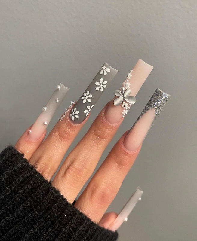 40 Cute Acrylic Nails To Wear This Spring : Grey and Nude Acrylic Nail Art