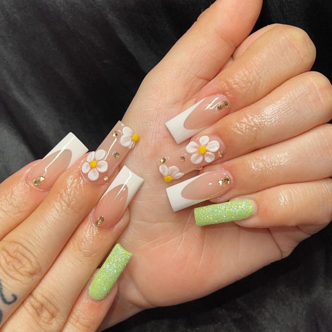 40 Cute Acrylic Nails To Wear This Spring : White Daisy, French & Green Nails