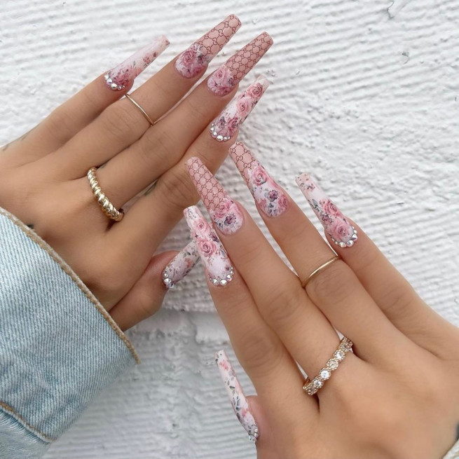 40 Cute Acrylic Nails To Wear This Spring : Gucci & Rose Acrylic Nail Art