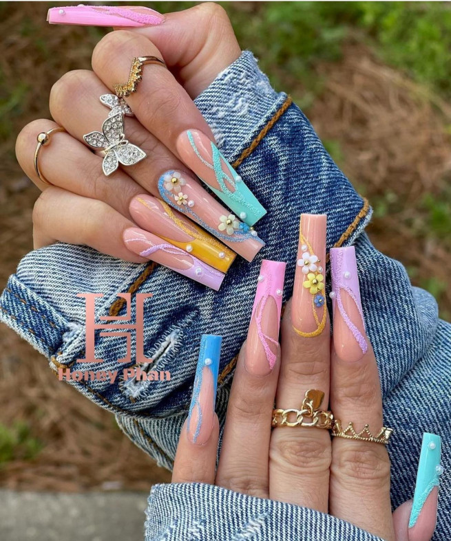 40 Cute Acrylic Nails To Wear This Spring : Pastel Swirl Nail Art