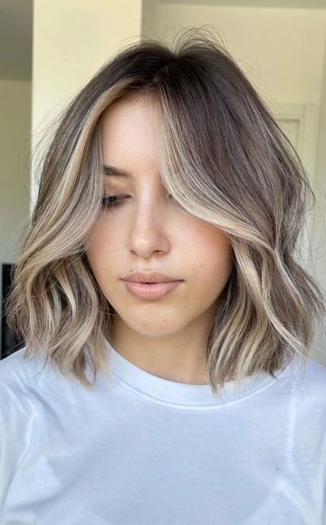 30 Stylish Shoulder Length Haircuts To Try Now : Beige Blonde Middle ...