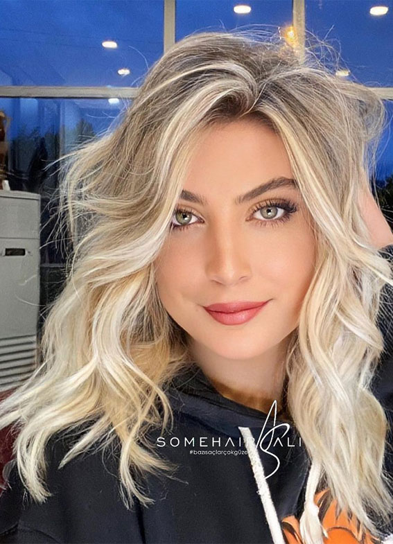 blonde lob hairstyle, blonde shoulder length haircut, blonde medium length haircut, blonde hairstyle, medium length hairstyles 2022, blonde medium length, layered haircut, medium length haircut