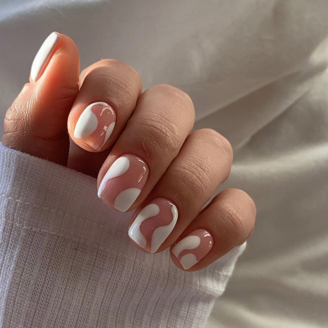 35 Nude Nails with White Details : White Abstract Short Nails
