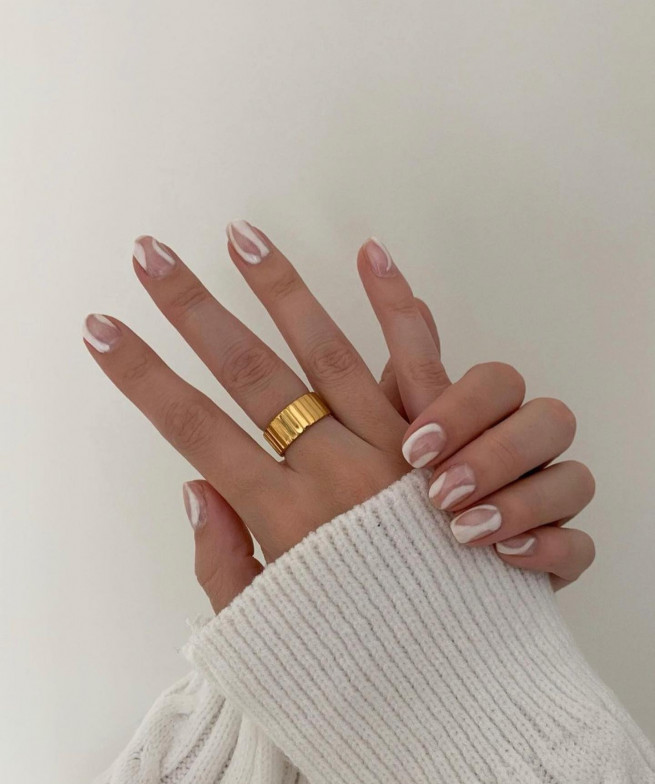 35 Nude Nails with White Details : Abstract White Short Nails