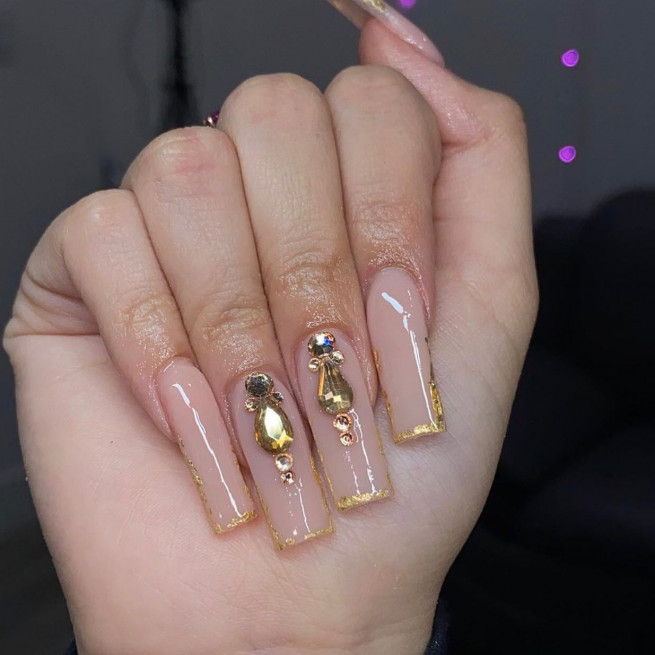 45 Best Prom Nails for 2022 : Gold Flake Outline Nude Nails