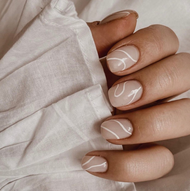 35 Nude Nails with White Details : White Line Short Nails