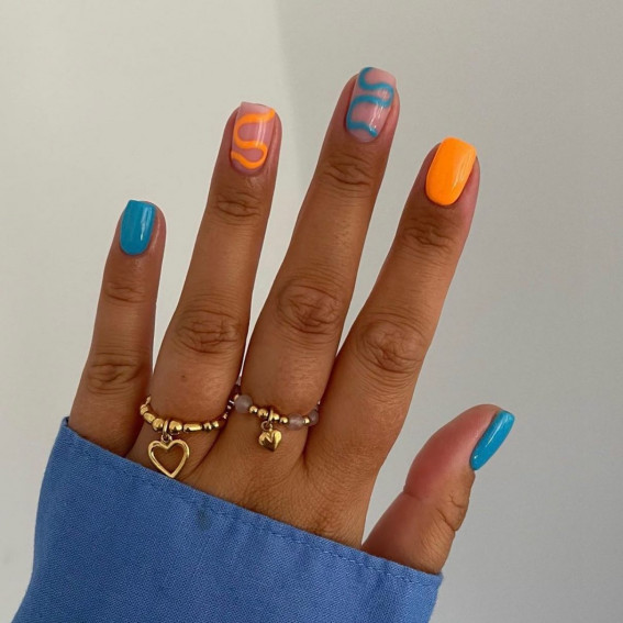 50 Cute Summer Nails 2022 : Blue and Orange Swirl Short Nails