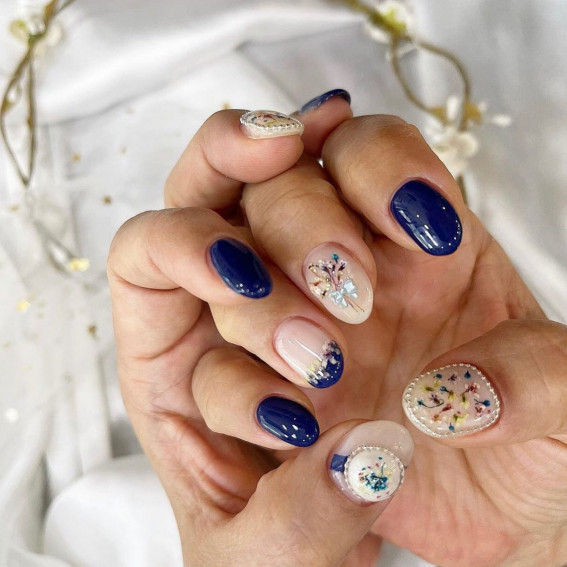 40 Best Summer Nails You’ll Look Forward To Trying : Blue + Flower Inside Nails