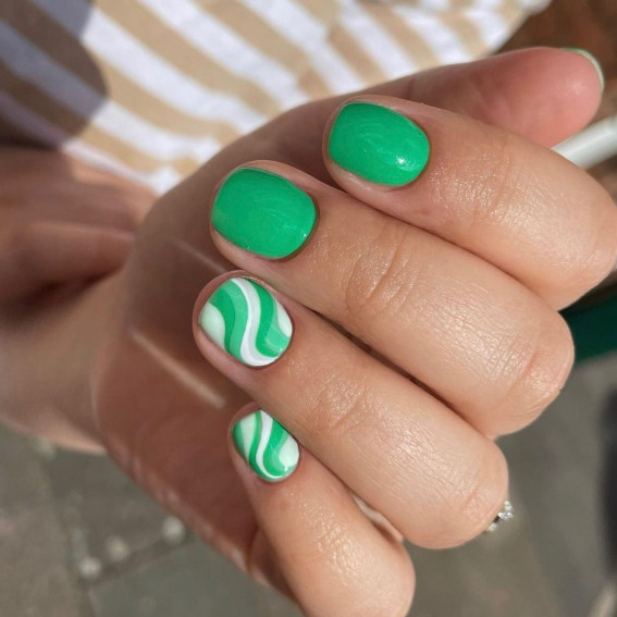 40 Best Summer Nails You’ll Look Forward To Trying : Green and White Wavy Short Nails