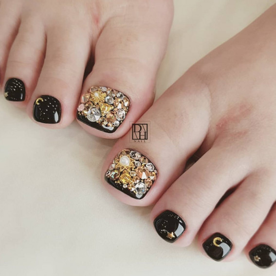 37 Crazy Cute Pedicure Designs : Rhinestones + Black Pedicure