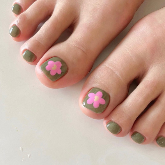 37 Crazy Cute Pedicure Designs : Pink Daisy Green Pedicure