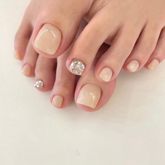 43 Cute Toe Nail Designs : Black Gingham + Daisy Yellow and White Toe Nails  I Take You | Wedding Readings | Wedding Ideas | Wedding Dresses | Wedding  Theme
