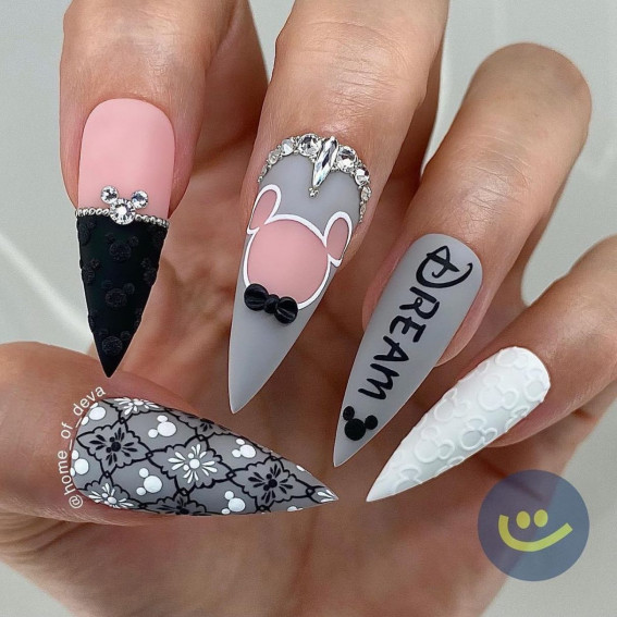 42 Mickey Mouse & Minnie Mouse Nails : Silver Mickey Mouse Stiletto Nails