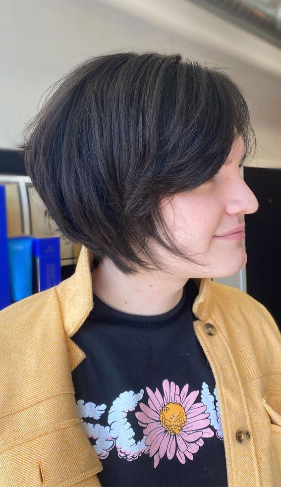 30 Stylish Medium Length Haircuts To Try : Straight Medium Length